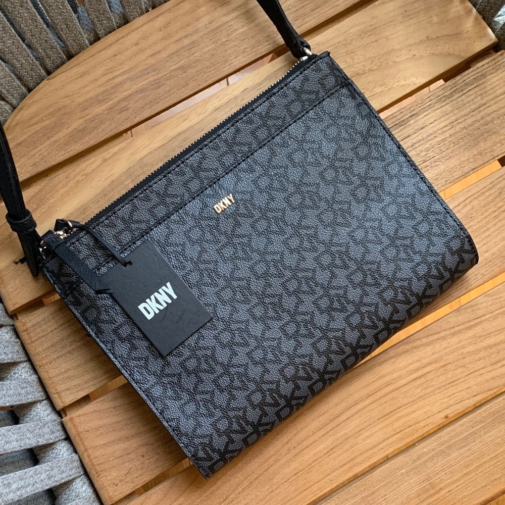 Elegant DKNY  purse in Black and Gray - Bryant Park